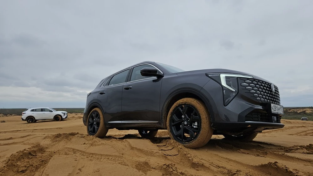 Changan Uni-S AWD полноприводный тест сбоку спереди