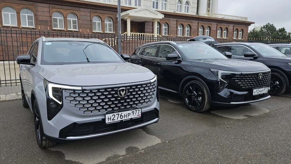 Changan Uni-S AWD полноприводный тест сбоку спереди