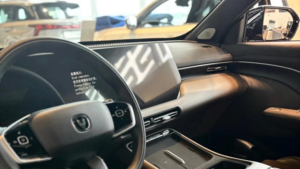 Новый Changan Uni-S в России у дилера в автосалоне новый купить киров салон интерьер