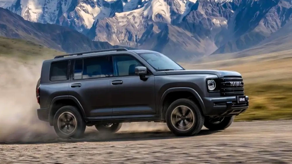 внедорожник haval h9 2026 модельного года сбоку спереди в Китае