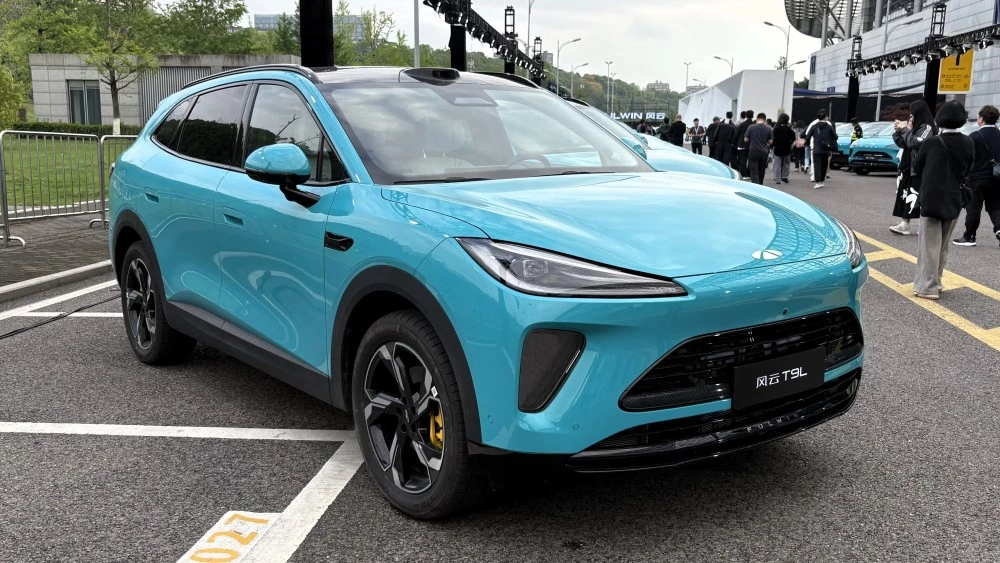 гибридный кроссовер chery fulwin t9l сбоку спереди 2026 старт продаж