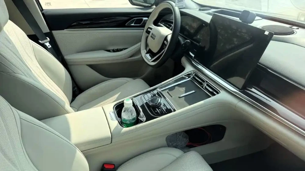 седан geely galaxy starshine 7 в Китае интерьер