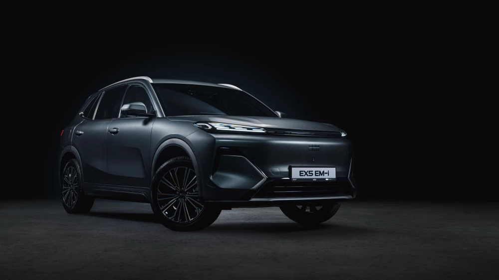 Гибридный кроссовер Geely Galaxy EX5 EM-i в казахстане спереди сбоку