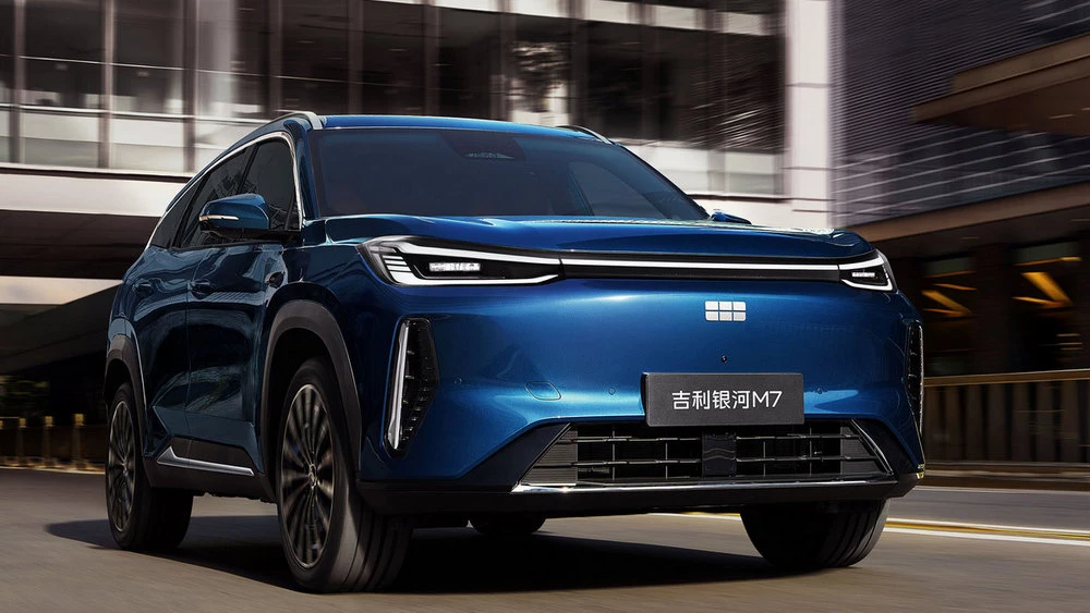 Geely Galaxy M7 сбоку спереди предзаказ