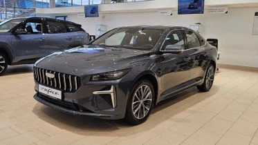 Седан Geely Preface у дилера в автосалоне купить новый сбоку спереди фэмили карс петербург