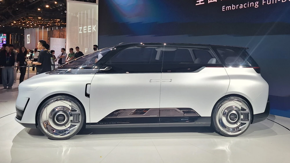 пекинский автосалон в пекине 2026 роботакси geely eva cab сбоку 