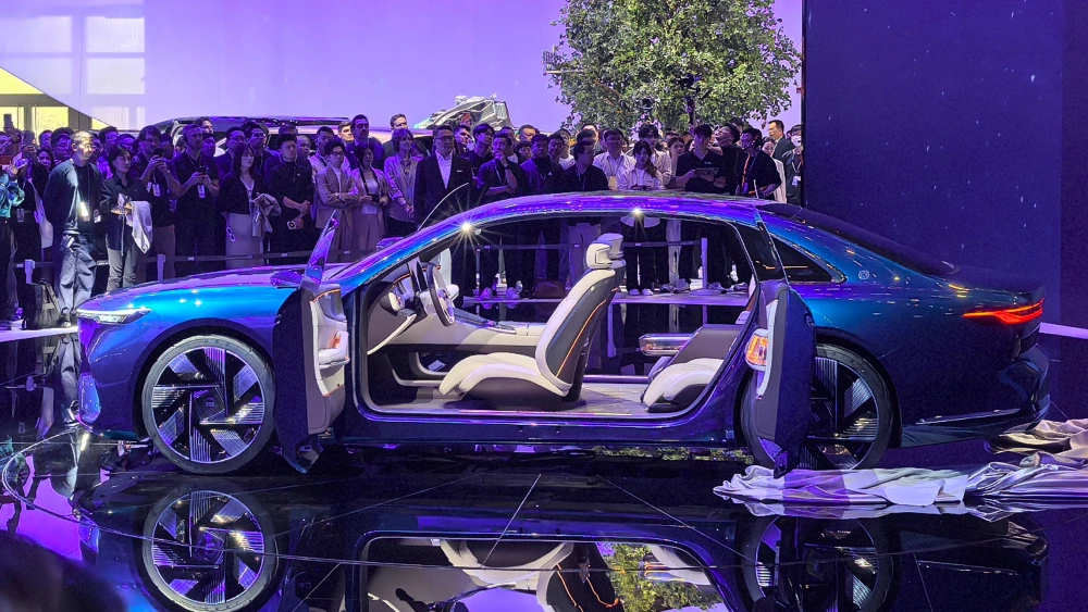 пекинский автосалон в пекине 2026 концепт-кар geely galaxy light 2 сбоку салон