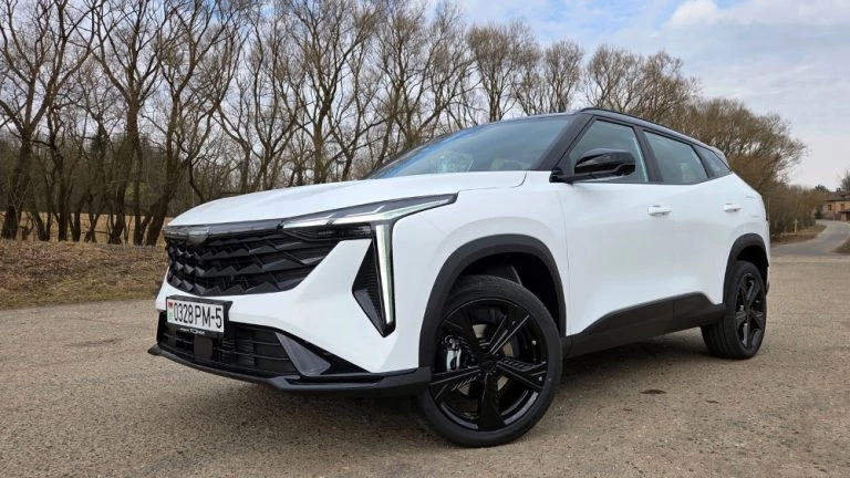 Geely Cityray в Беларуси белорусской сборки сбоку спереди