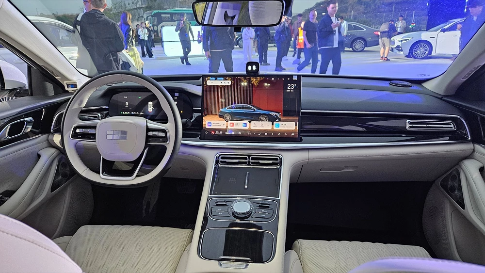 Цены Geely Galaxy Starshine 7 назвали в Китае гибридный седан полный привод салон белый