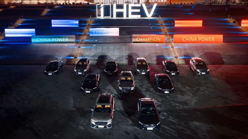 Geely представила передовой традиционный гибрид monjaro preface i-hev