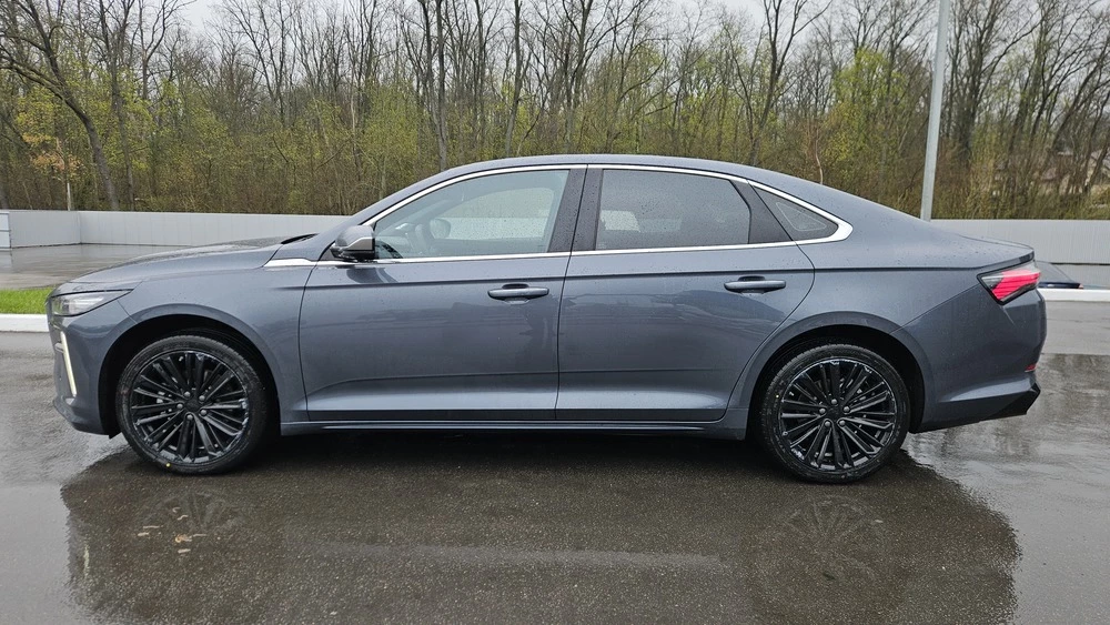 Geely Preface 150 л.с. сбоку тест