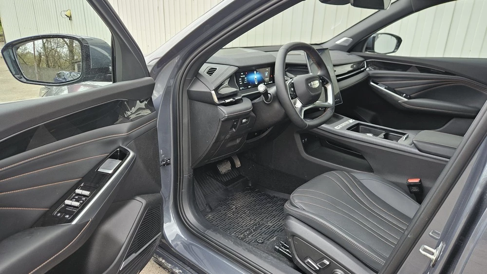 Geely Preface 150 л.с. салон интерьер первый ряд
