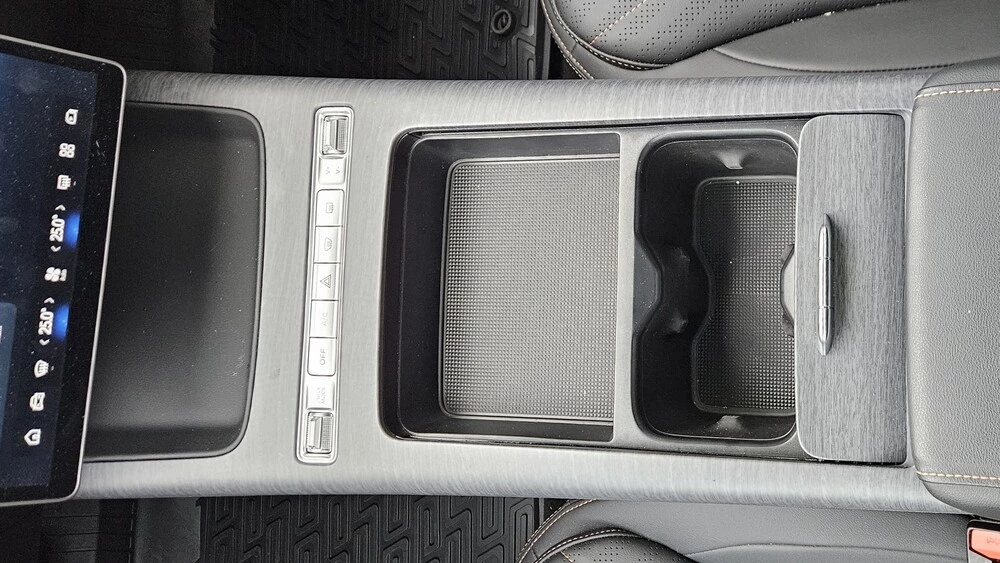 Geely Preface 150 л.с. салон интерьер центральный тоннель
