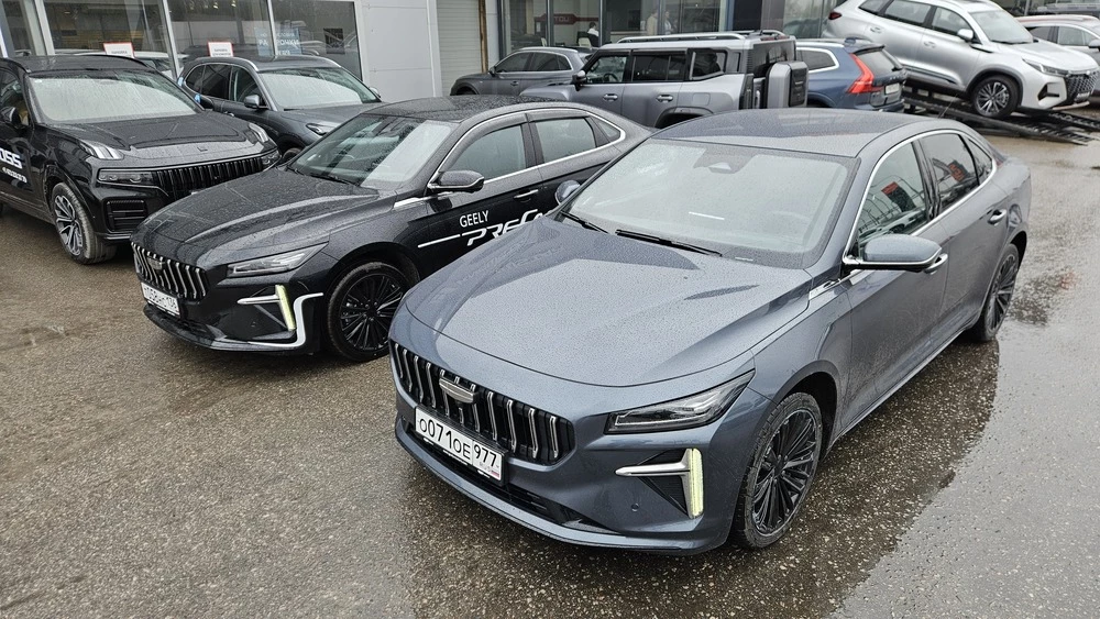 Geely Preface 150 л.с. сбоку спереди тест