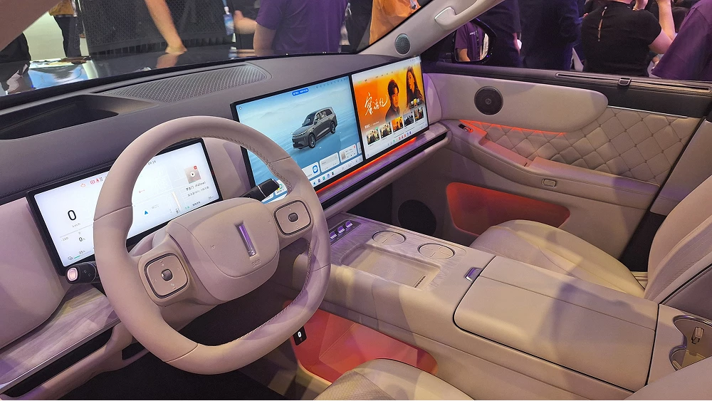 gwm wey v9x кроссовер салон пекинский автосалон 2026