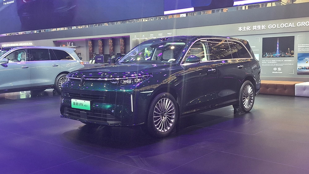 gwm wey v9x кроссовер сбоку спереди пекинский автосалон 2026 традиционный гибрид зеленый