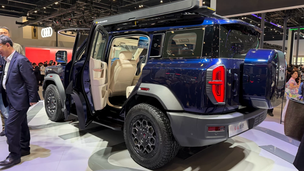 Рамный внедорожник Hongqi P567 представили в Пекине пекинский автосалон 2026 новинки сбоку сзади