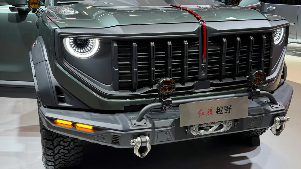 Рамный внедорожник Hongqi P567 представили в Пекине пекинский автосалон 2026 новинки передняя часть ателье