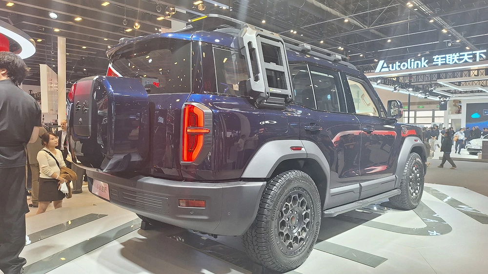 Рамный внедорожник Hongqi P567 представили в Пекине пекинский автосалон 2026 новинки сбоку сзади
