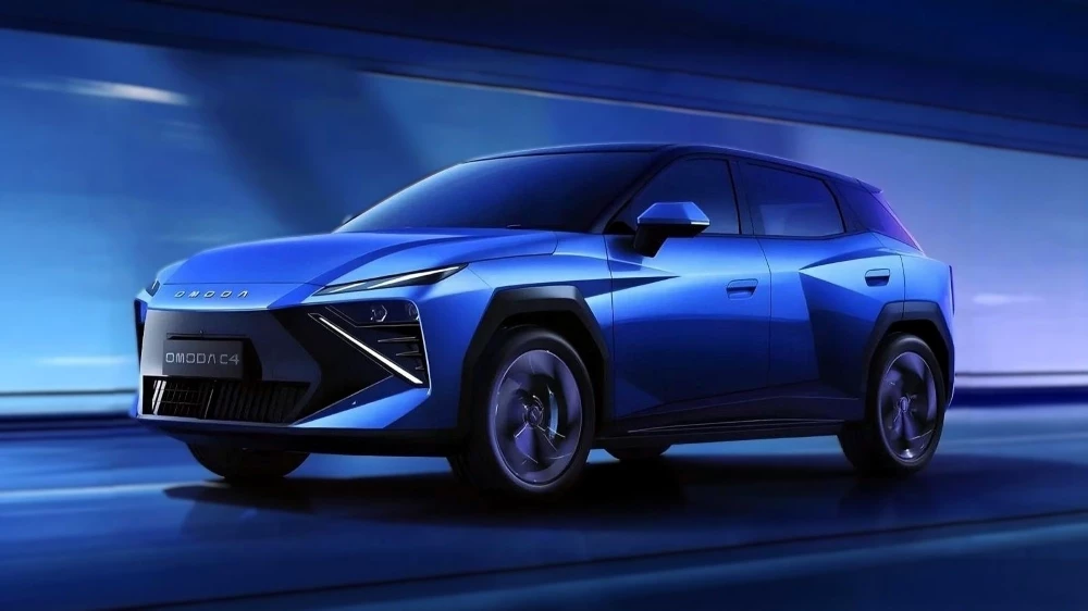 На автосалоне в Пекине представили Omoda C4. Этот кроссовер появится в России до конца года кроссовер omoda c4 в России сбоку спереди