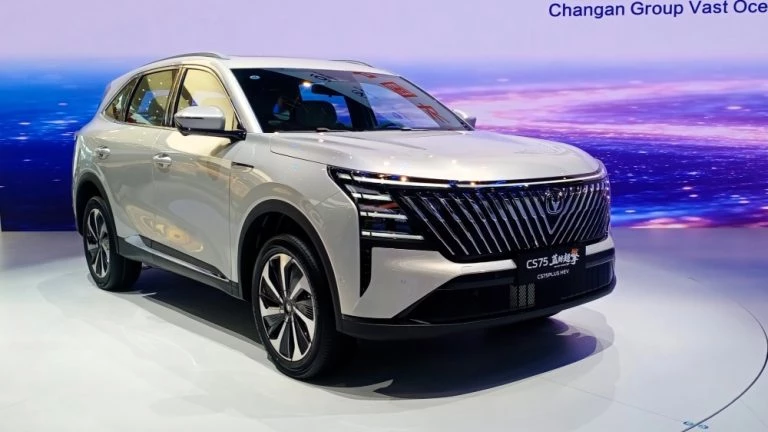 changan cs75 plus hev в Пекине кроссовер сбоку спереди гибрид