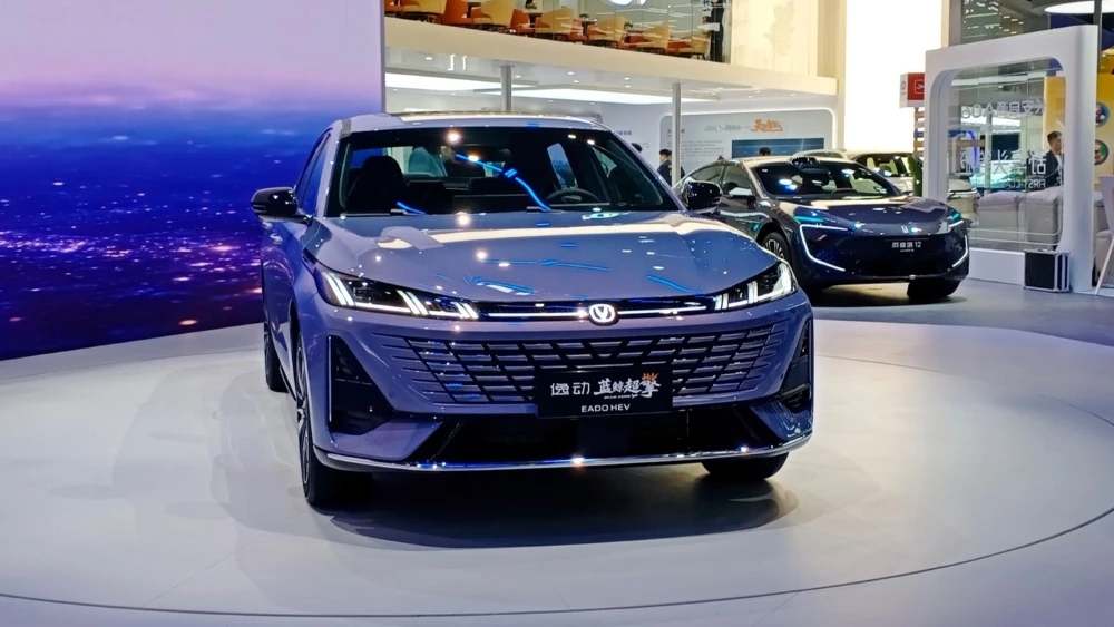 changan eado hev в Пекине спереди гибрид