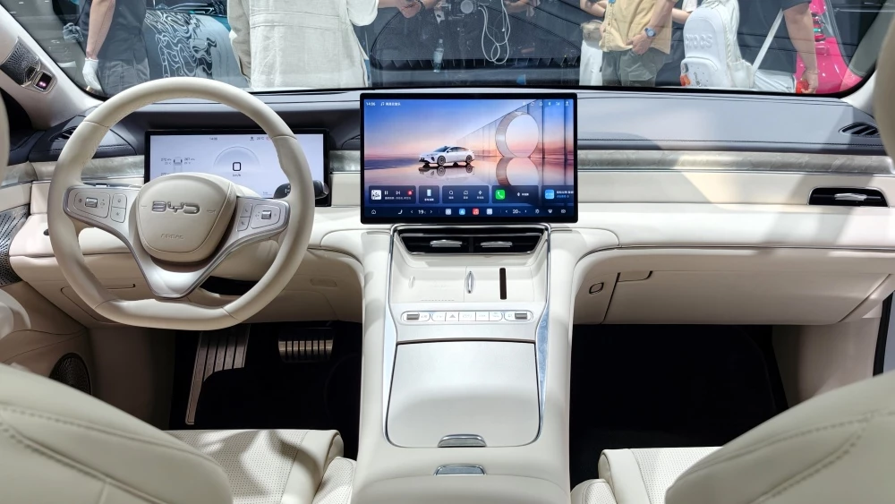 седан byd seal 08 в Пекине салон интерьер