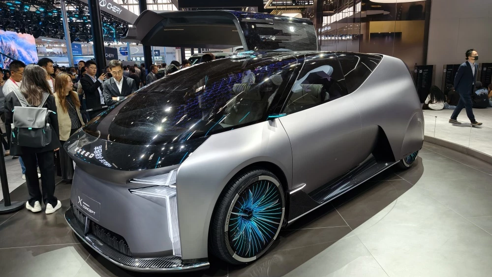 минивэн exeed x-concept в Пекине сзади сбоку