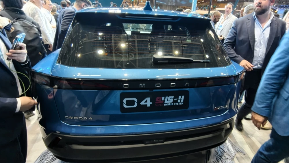 кроссовер chery omoda c4 в пекине сзади