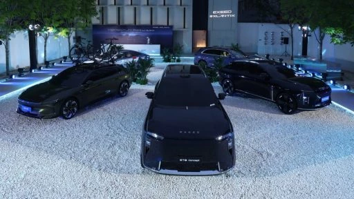 новинки exeed exlantix 2026 сбоку спереди