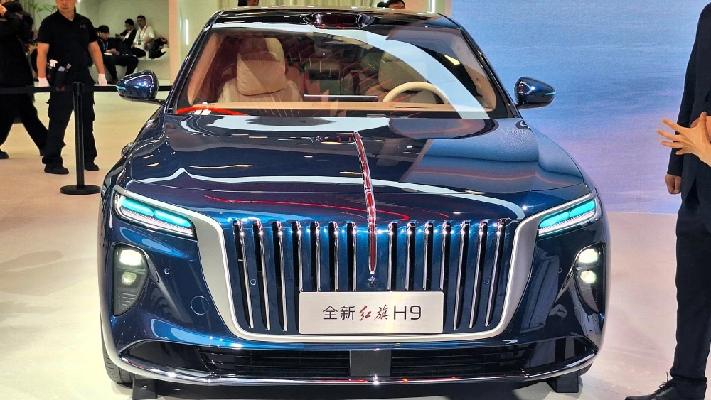 седан hongqi h9 в Пекине спереди