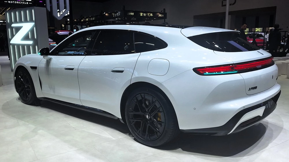 универсал saic z7 gt в Пекине сзади сбоку