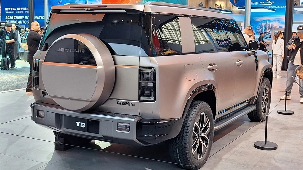 кроссовер jetour t8 в Пекине сзади сбоку