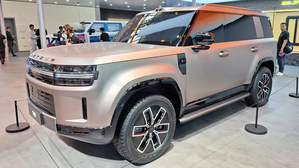 кроссовер jetour t8 в Пекине спереди сбоку