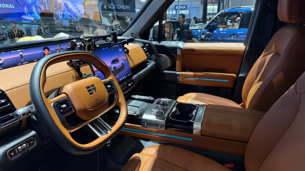 пекинский автосалон в пекине 2026 jetour f700 пикап салон рыжий