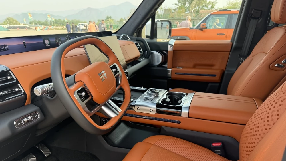 Jetour G700 тест на полигоне салон интерьер сиденья первый ряд