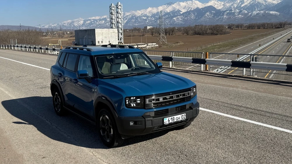 Jetour T1 тест в Казахстане сбоку спереди