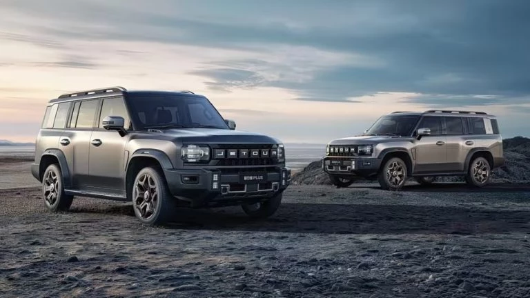 Jetour Traveler Plus в Китае сбоку спереди