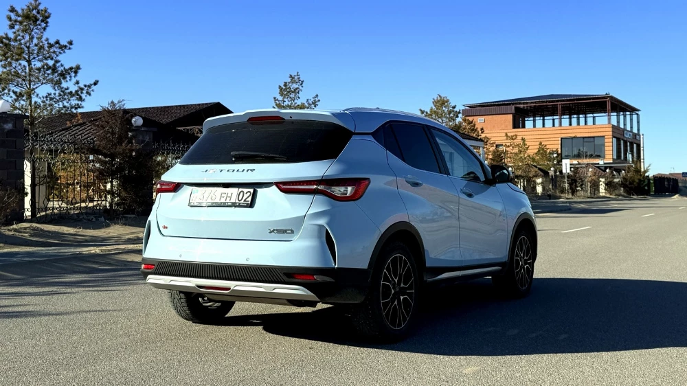 jetour x50 в казахстане тест сзади сбоку