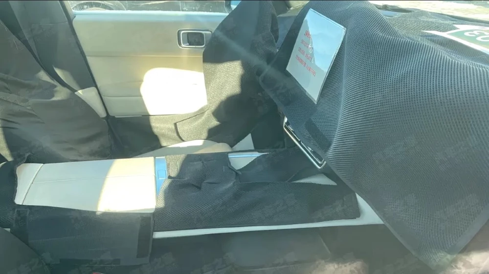 Обновленный кроссовер Li L6 салон интерьер