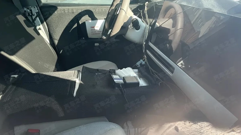 Обновленный кроссовер Li L7 салон интерьер