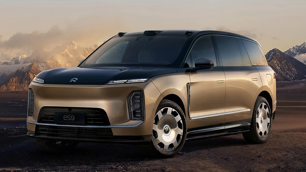 кроссовер nio es9 сбоку середи