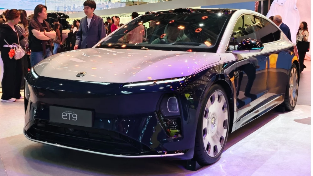 пекинский автосалон в пекине 2026 nio et9 электромобиль сбоку спереди