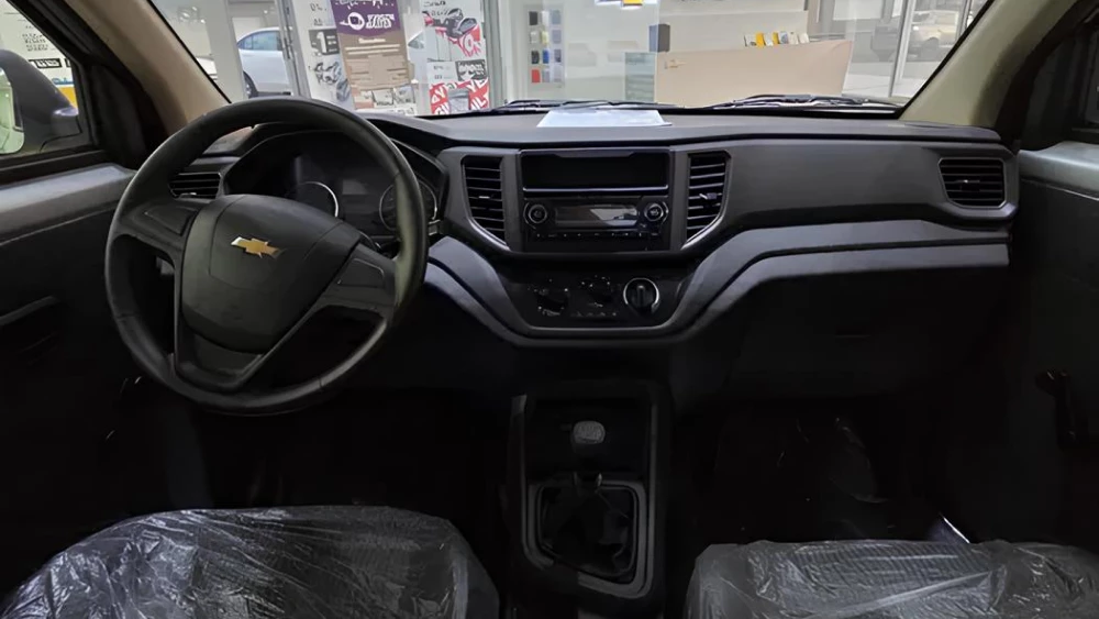 Новый Chevrolet Damas появился у дилеров в Узбекистане салон черный