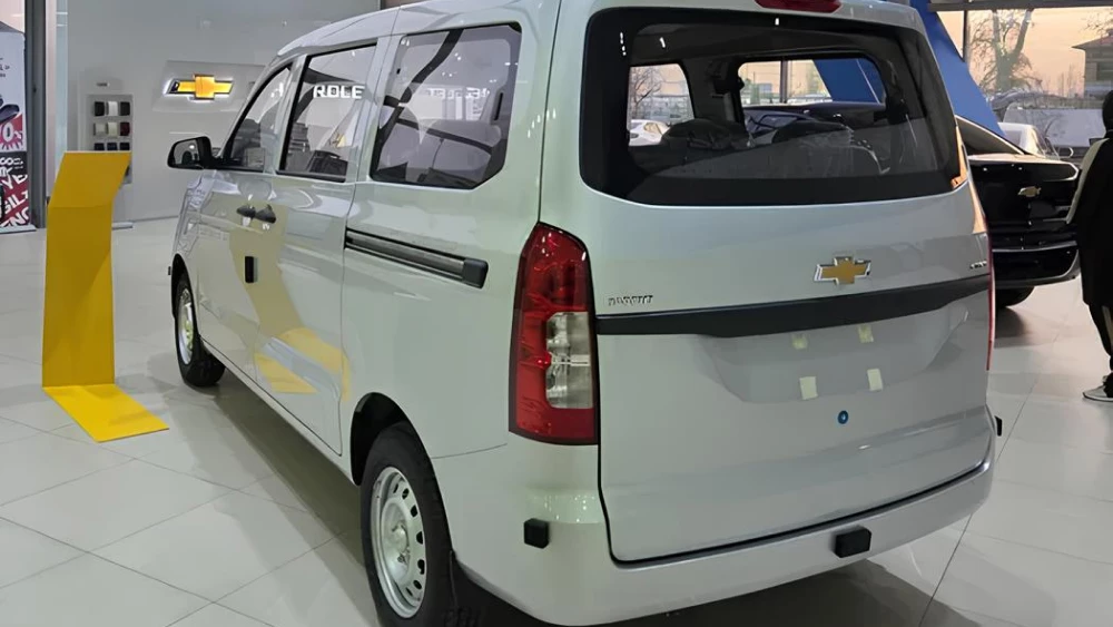 Новый Chevrolet Damas появился у дилеров в Узбекистане сбоку сзади серый