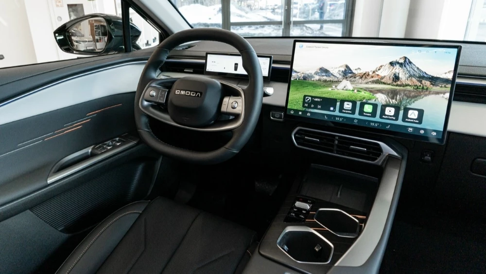 Omoda C5 новый обновленный салон интерьер у дилера в автосалоне Рольф Химки