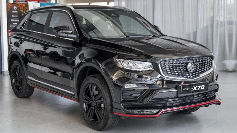 «Близнец» Belgee X70 получил самую спортивную версию proton x70 сбоку спереди черный