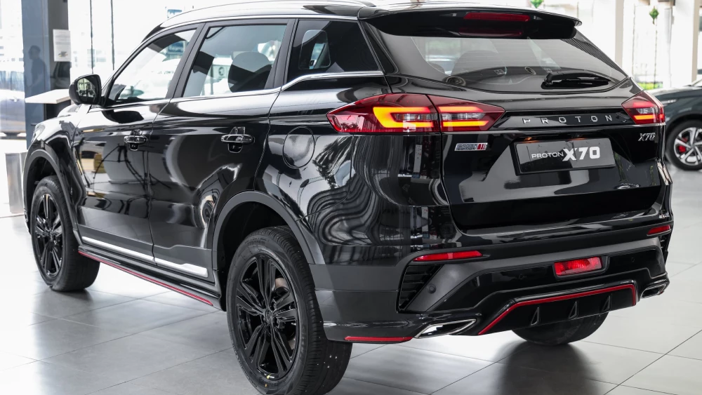 «Близнец» Belgee X70 получил самую спортивную версию proton x70 сбоку сзади черный