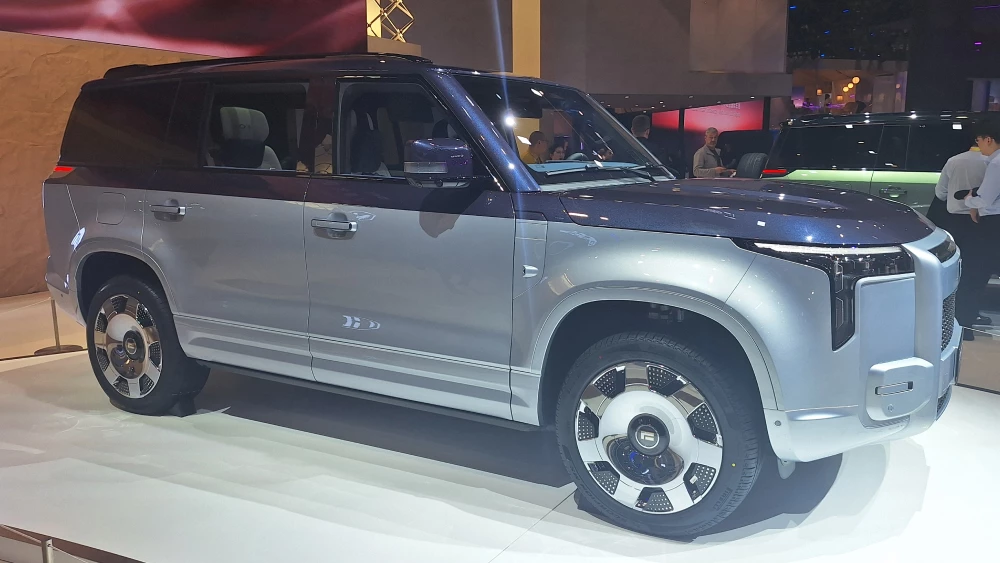 пекинский автосалон в пекине 2026 rox adamas royal edition сбоку спереди внедорожник гибрид