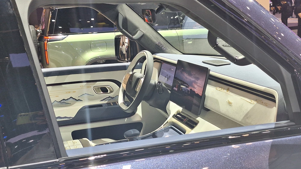 пекинский автосалон в пекине 2026 rox adamas royal edition салон внедорожник гибрид